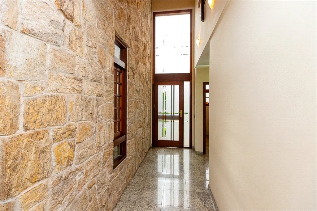 Casa à venda com 5 quartos, sendo 3 suítes, no condomínio Residencial Morumbi, São Paulo - SP