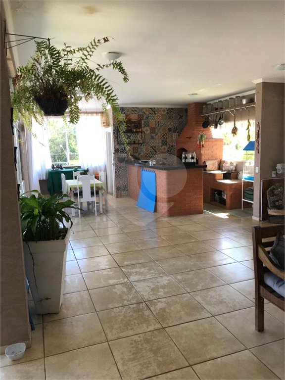 Casa à venda com 4 quartos, sendo 3 suítes, no condomínio Serra da Estrela, Atibaia - SP