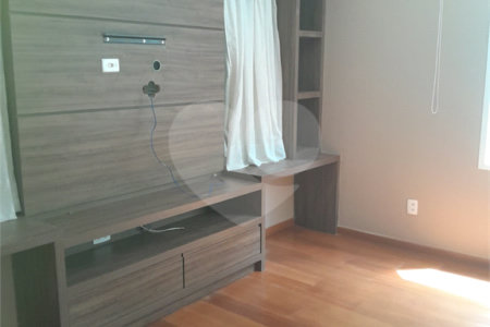 Casa à venda ou para alugar com 4 suítes em Chácaras São Carlos, Cotia, SP