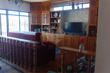 Casa à venda ou para alugar com 7 quartos, sendo 1 suíte,  em Vila Mogilar, Mogi das Cruzes, SP