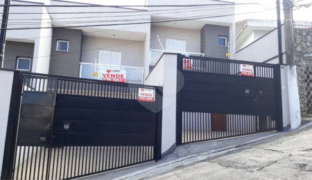 Sobrado à venda com 3 quartos, sendo 1 suíte,  em Vila Romero, São Paulo, SP