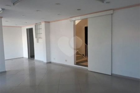 Sobrado para alugar com 4 quartos no Centro, São Roque, SP