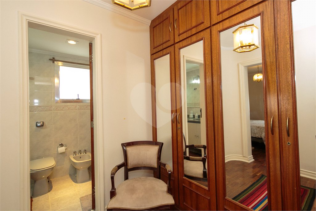 Apartamento à venda com 4 quartos, sendo 1 suíte, em Alto da Boa Vista, São Paulo, SP