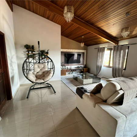 Casa à venda com 3 quartos, sendo 1 suíte, no condomínio Residencial Jardim das Flores 1510, Cotia - SP