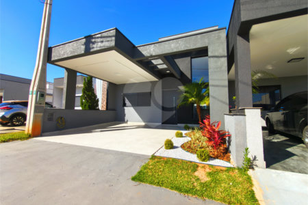 Casa à venda com 3 quartos, sendo 1 suíte, no condomínio Horto Florestal Villagio, Sorocaba - SP