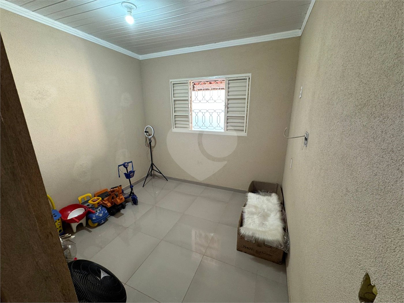 Sobrado á venda com Edícula, no Jardim Embaré, em São Carlos-SP.