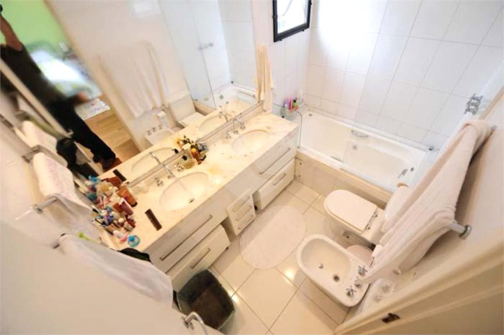Apartamento à venda ou para alugar com 3 quartos, sendo 2 suítes, em Jardim Morumbi, São Paulo, SP