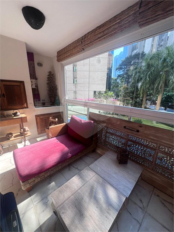 Apartamento à venda com 3 quartos, sendo 1 suíte, em Vila Olímpia, São Paulo, SP