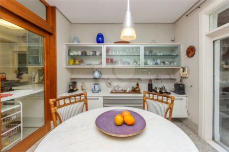 Casa de Vila à venda com 4 quartos, sendo 2 suítes, em Alto da Boa Vista, São Paulo, SP