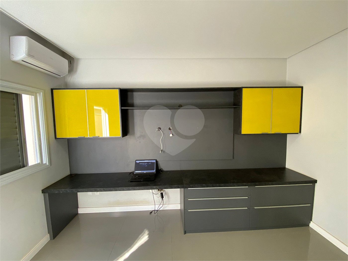 Casa com alto padrão de acabamento para venda no Condomínio Montreal.