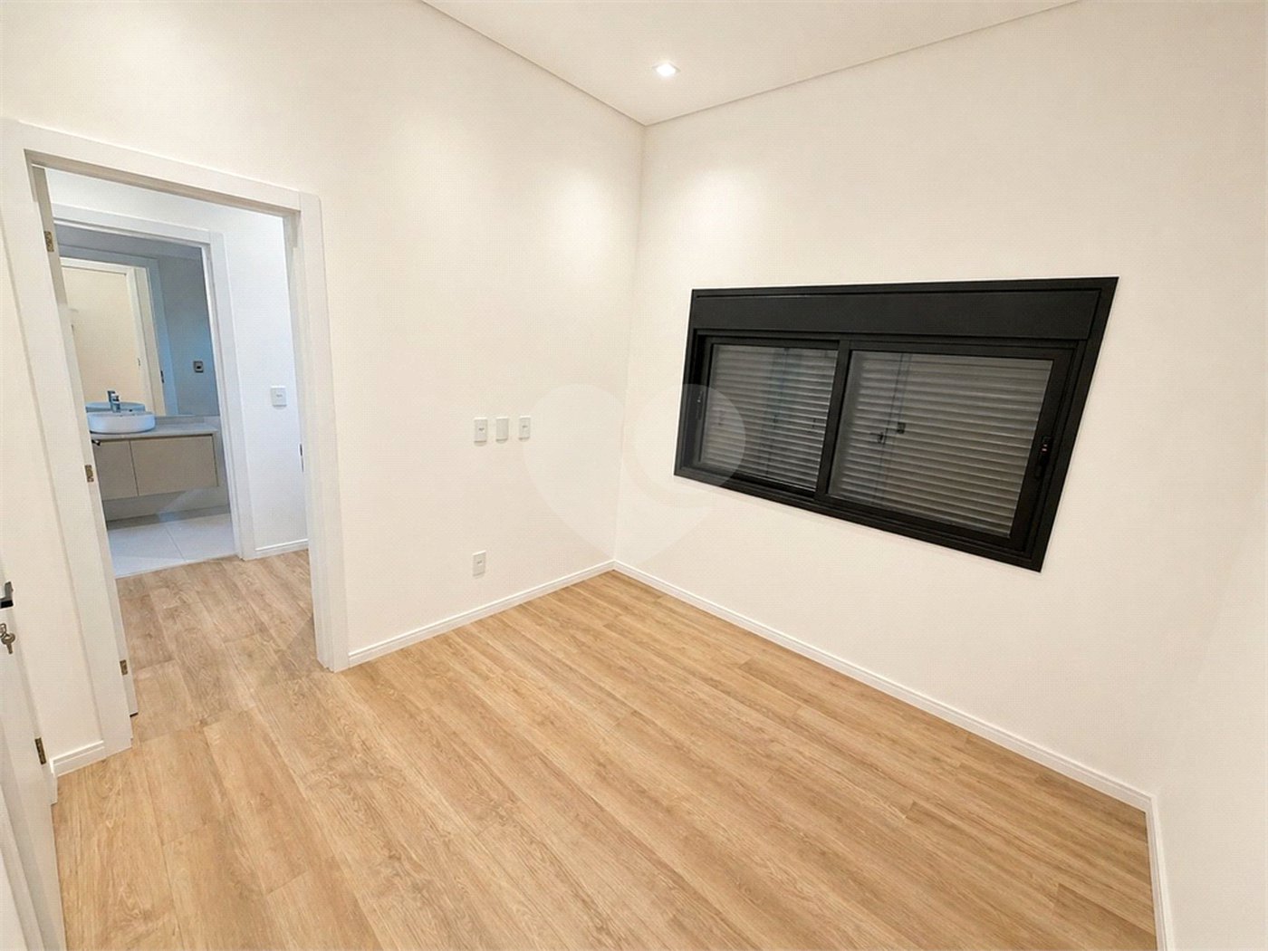 Casa à venda com 4 quartos, sendo 3 suítes,  no condomínio Terras de Santa Teresa, Itupeva - SP