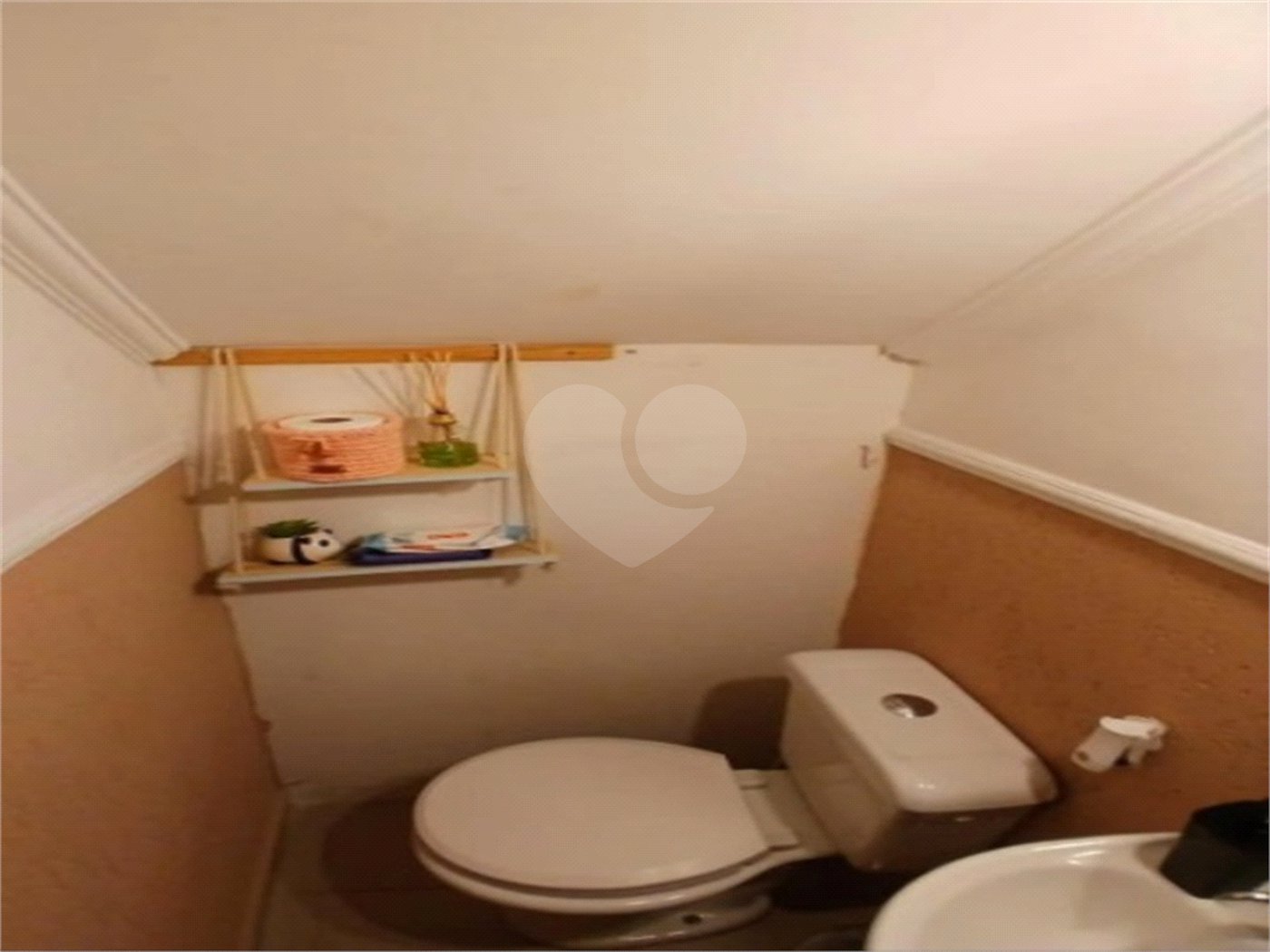 Casa à venda com 3 quartos, sendo 1 suíte, no condomínio Residencial Doutor Emanuel Dias, São Paulo - SP