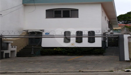 Sobrado à venda com 3 quartos, sendo 1 suíte, em Alto da Boa Vista, São Paulo, SP