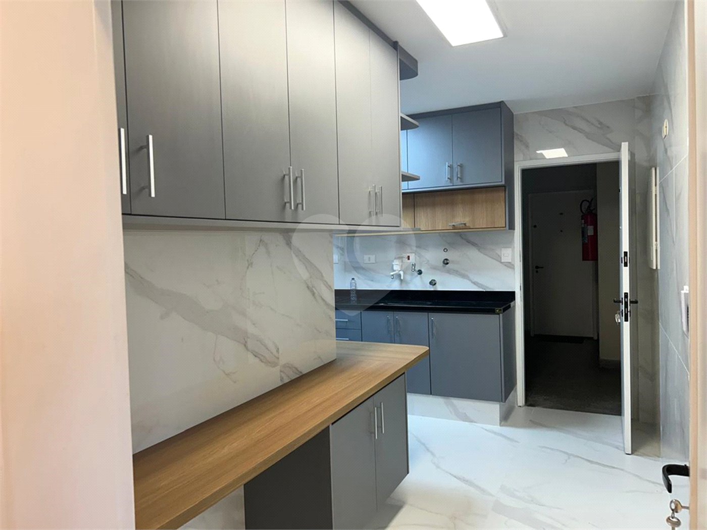 Apartamento para alugar com 3 quartos, sendo 1 suíte,  em Pinheiros, São Paulo, SP