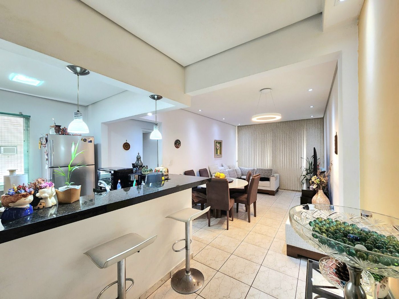 Apartamento 2 Dormitórios com Vista Mar, 1 Suíte e 50m da Praia – Santos