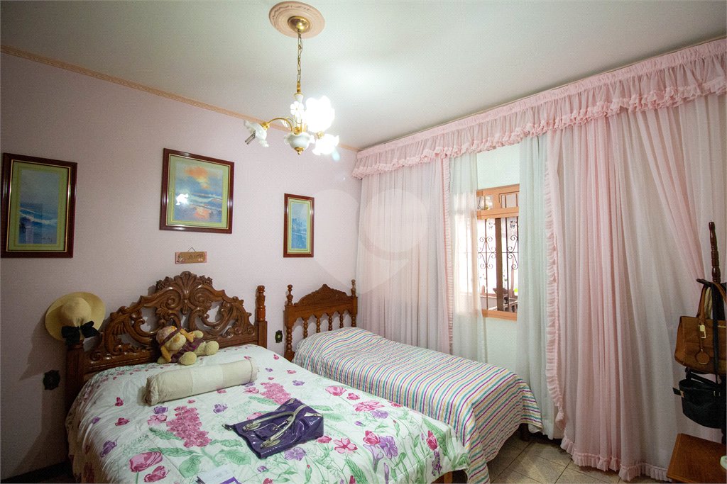 Sobrado à venda com 5 quartos, sendo 1 suíte,  em Jardim Villaça, São Roque, SP