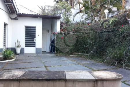 Casa à venda com 4 quartos, sendo 2 suítes, em Vila Paulicéia, São Paulo, SP