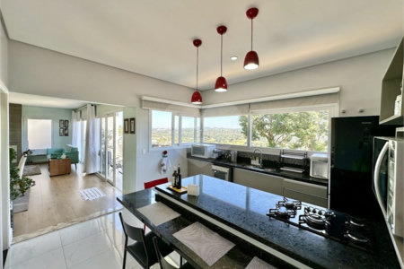 Casa à venda com 3 suítes no condomínio Golf Village, Carapicuíba - SP