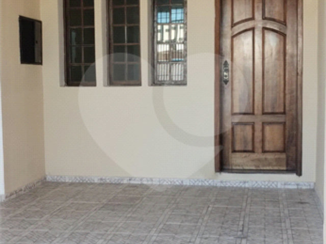 Sobrado à venda com 4 quartos, sendo 1 suíte,  em Vila Nivi, São Paulo, SP