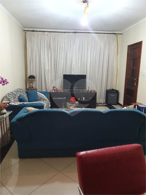 Sobrado à venda com 3 quartos, sendo 1 suíte, em Tremembé, São Paulo, SP