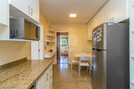 Apartamento à venda com 3 quartos, sendo 1 suíte, em Moema, São Paulo, SP