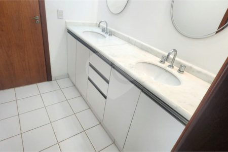 Casa à venda com 4 quartos, sendo 2 suítes, no condomínio Delle Stelle, Louveira - SP