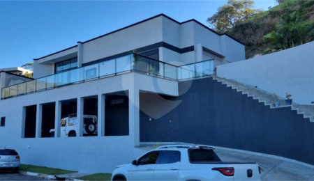Casa à venda com 4 suítes no condomínio Osato, Atibaia - SP