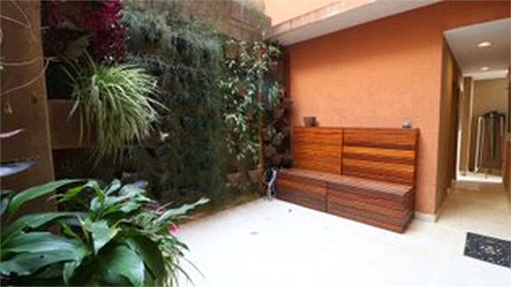 Sobrado à venda com 4 quartos, sendo 3 suítes, em Paraíso do Morumbi, São Paulo, SP
