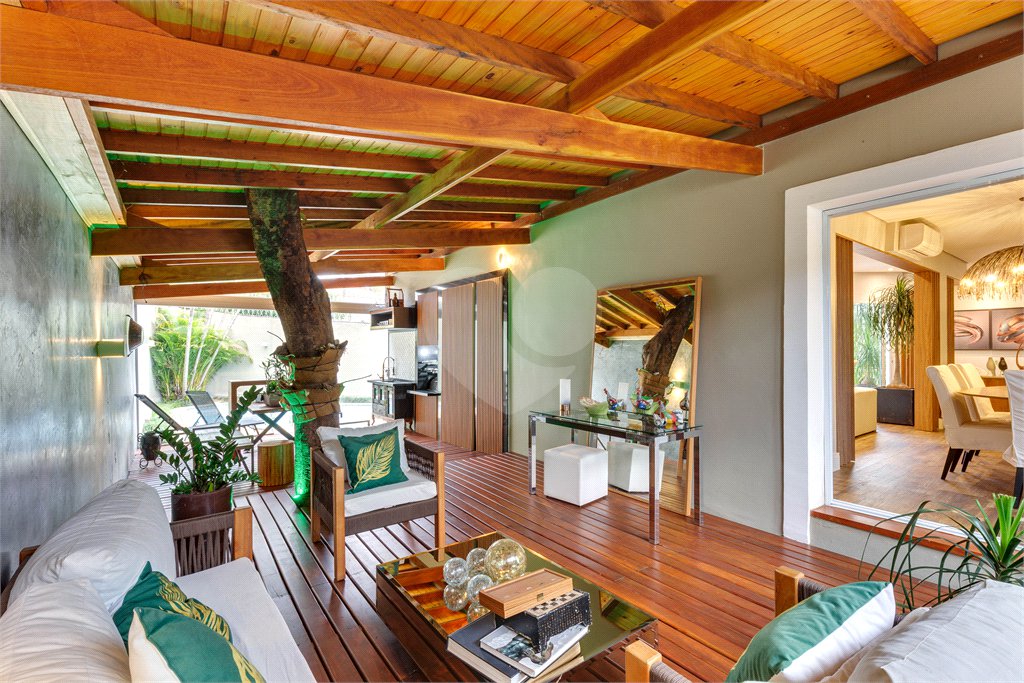 Casa à venda com 5 quartos, sendo 3 suítes, em Alto da Boa Vista, São Paulo, SP