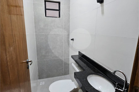 Casa à venda com 3 quartos, sendo 1 suíte,  em Maracanã, Praia Grande, SP