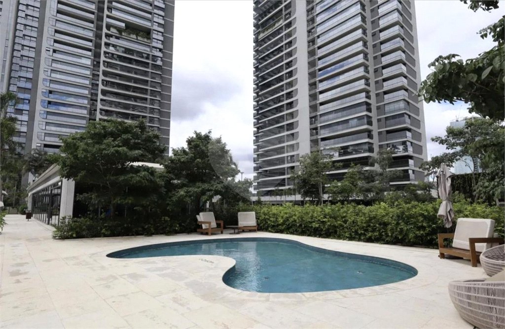 Apartamento à venda com 4 suítes em Vila Cordeiro, São Paulo, SP