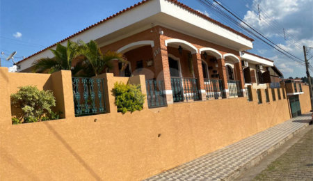 Casa à venda com 3 quartos, sendo 1 suíte,  no Centro, Bom Jesus dos Perdões, SP