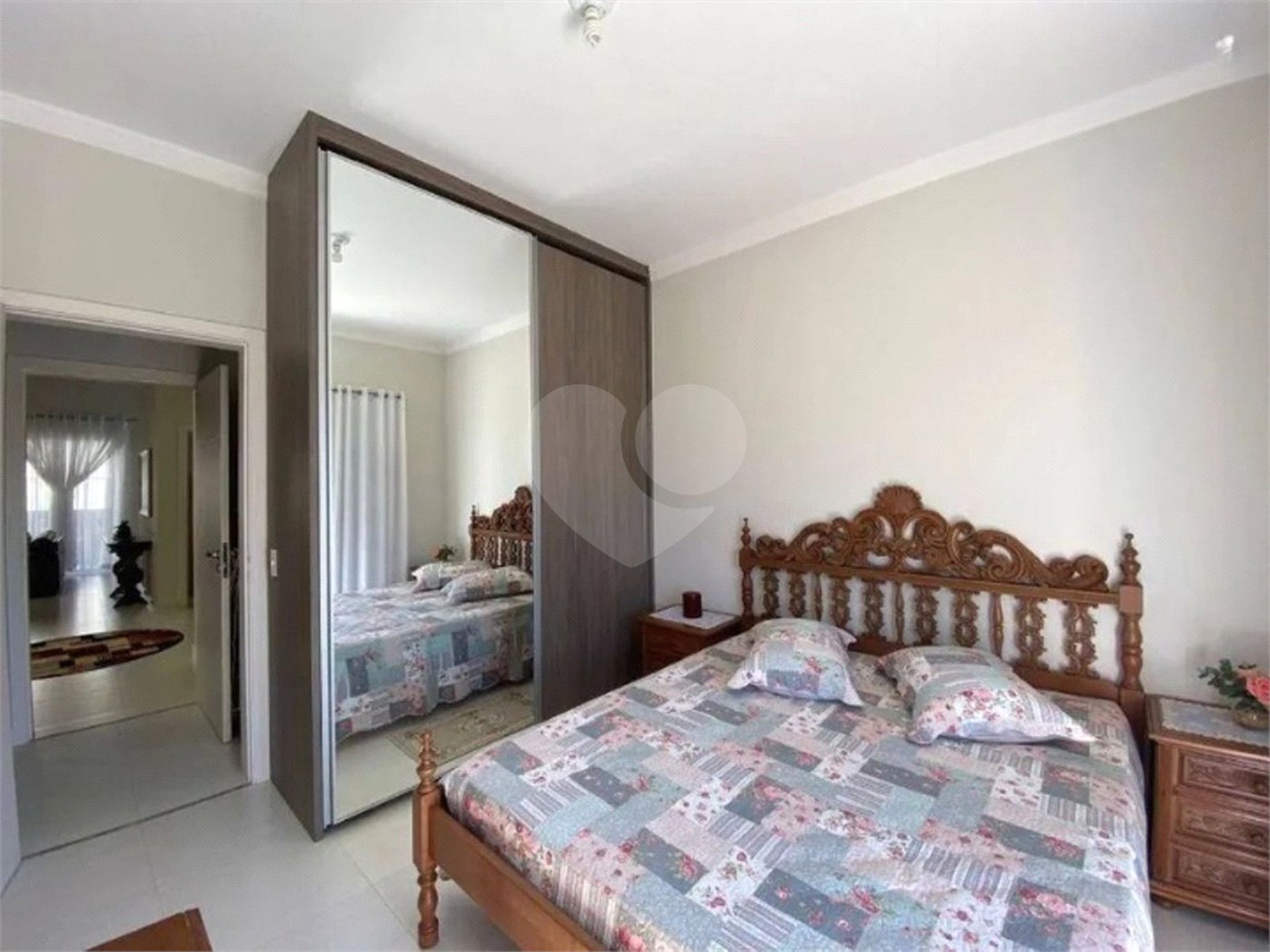 Casa à venda com 4 suítes no condomínio Ipê Velho, Vinhedo - SP