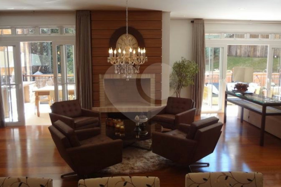 Duplex à venda com 6 suítes no Centro, Campos do Jordão, SP