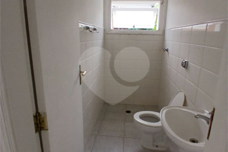 Casa à venda com 4 quartos, sendo 2 suítes, no condomínio Flamboyant, Atibaia - SP