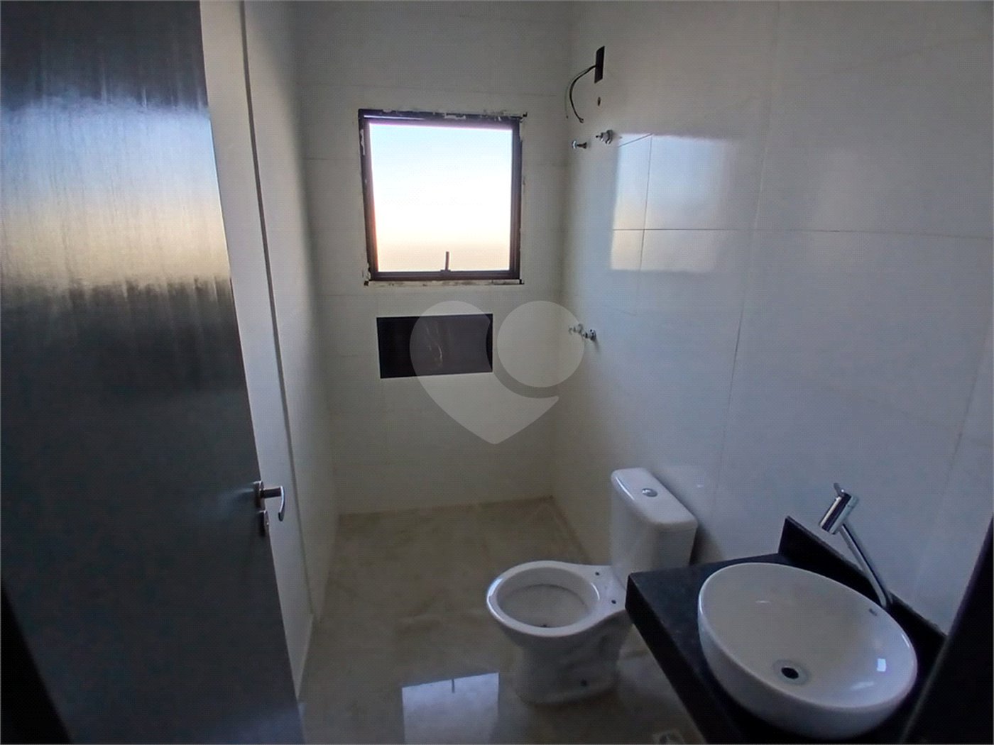 Casa à venda com 3 quartos, sendo 1 suíte,  no condomínio Jardim, Sorocaba - SP