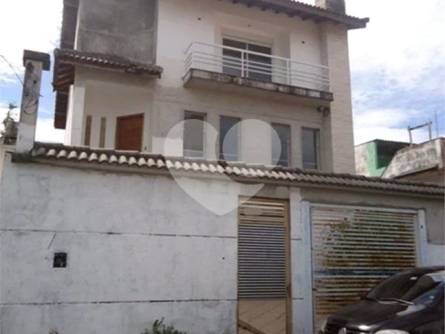 Sobrado à venda com 3 quartos, sendo 1 suíte,  em Tremembé, São Paulo, SP