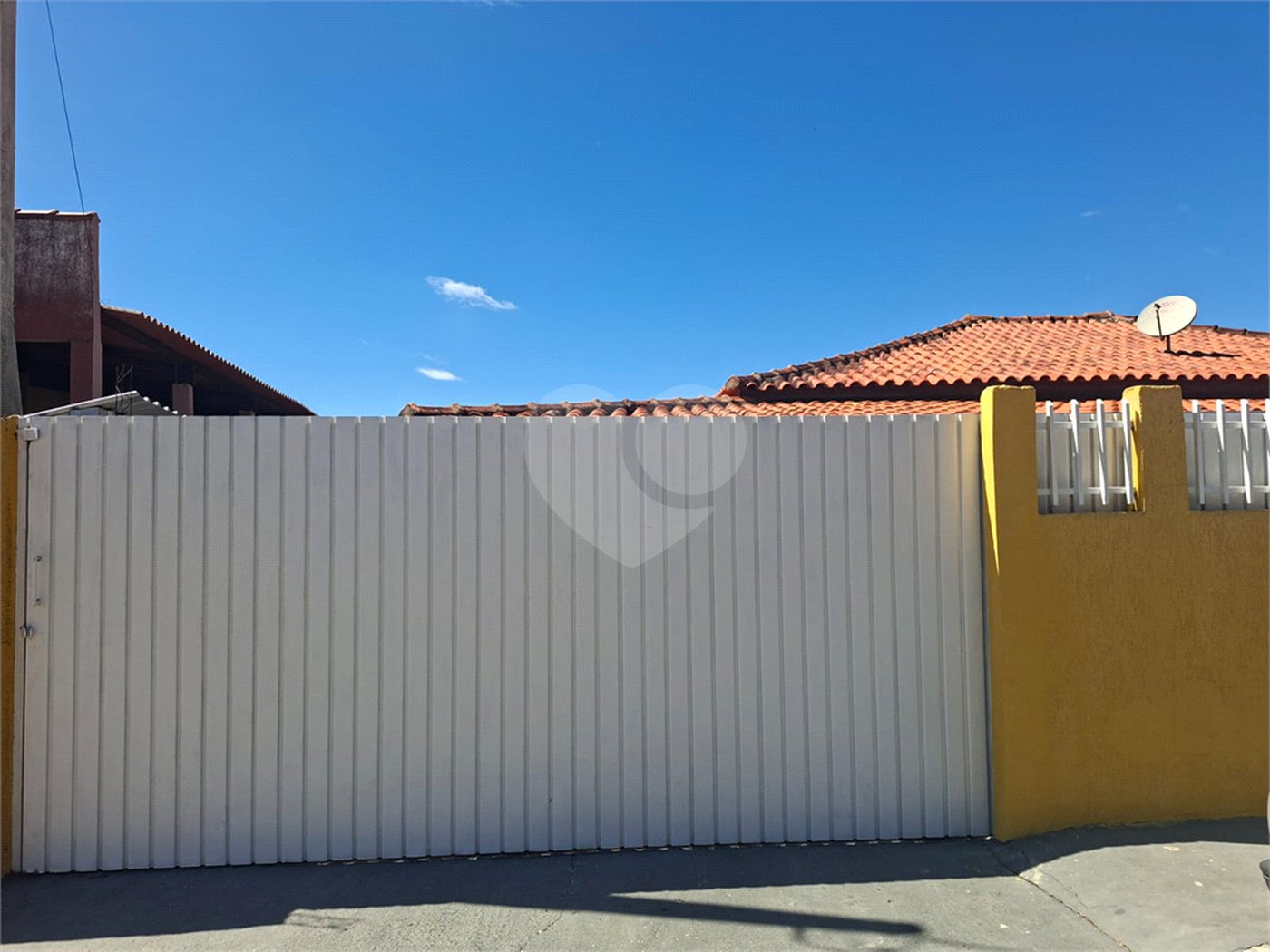 Casa à venda com 3 quartos, sendo 1 suíte,  em Tatetú, Alambari, SP