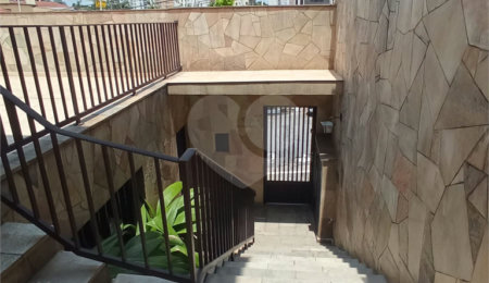 Sobrado à venda com 3 quartos, sendo 1 suíte,  em Bosque da Saúde, São Paulo, SP