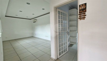 Casa para alugar com 3 quartos, sendo 1 suíte,  no condomínio Santa Mônica, Atibaia - SP
