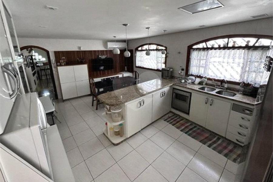 Casa à venda com 3 quartos, sendo 1 suíte, no condomínio Residencial Nabuco de Araújo, São Paulo - SP