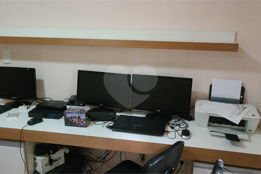Casa à venda com 4 quartos, sendo 1 suíte, no condomínio Parque Suiça, Caieiras - SP