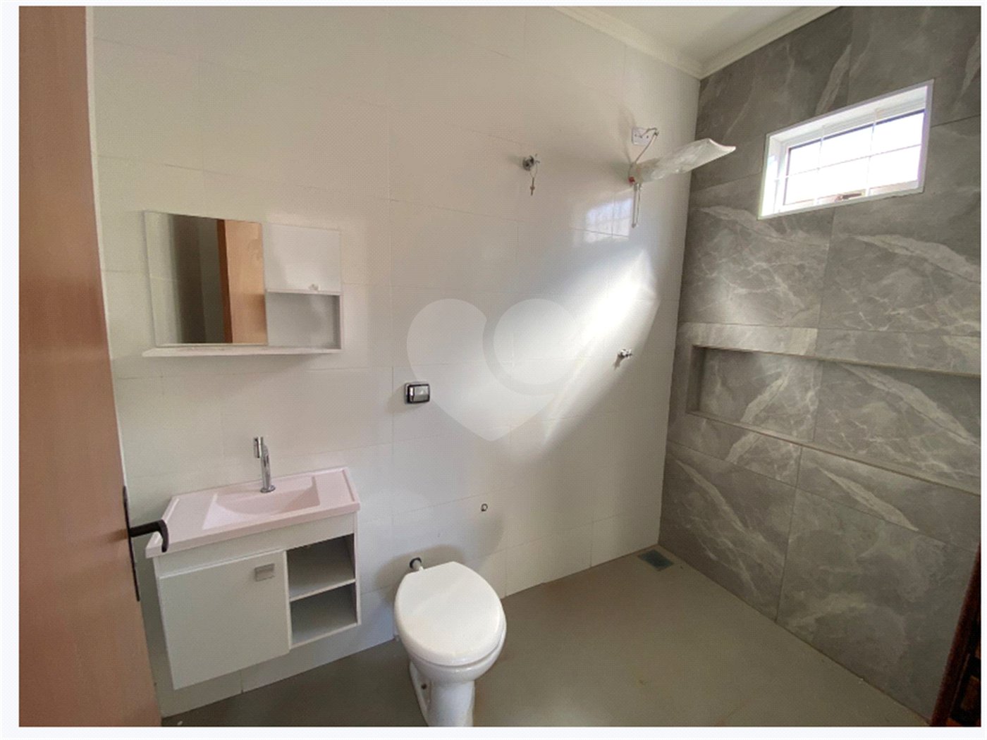 Casa à venda com 3 quartos, sendo 1 suíte, em Jardim Primavera I, Ponta Porã, MS