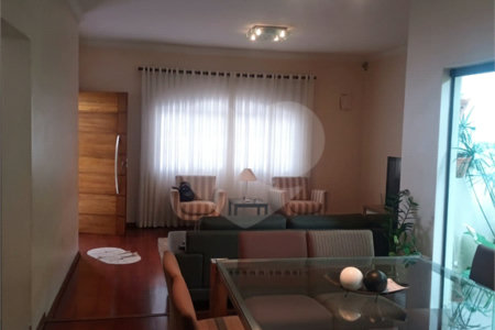 Sobrado à venda com 3 quartos, sendo 1 suíte, no Centro, Biritiba-mirim, SP
