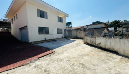 Casa à venda com 4 quartos, sendo 2 suítes, em Vila Galvão, Guarulhos, SP