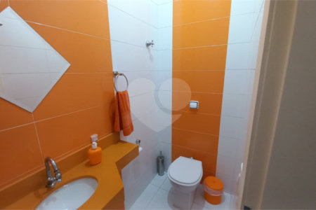 Sobrado à venda com 3 quartos, sendo 1 suíte, em Vila Gomes, São Paulo, SP