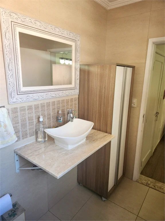 Sobrado à venda com 4 quartos, sendo 1 suíte, em Água Branca, São Paulo, SP