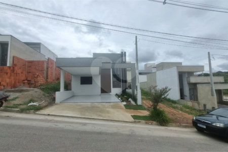 Casa à venda com 3 quartos, sendo 1 suíte, no condomínio Residencial Horto Villagio, Sorocaba - SP