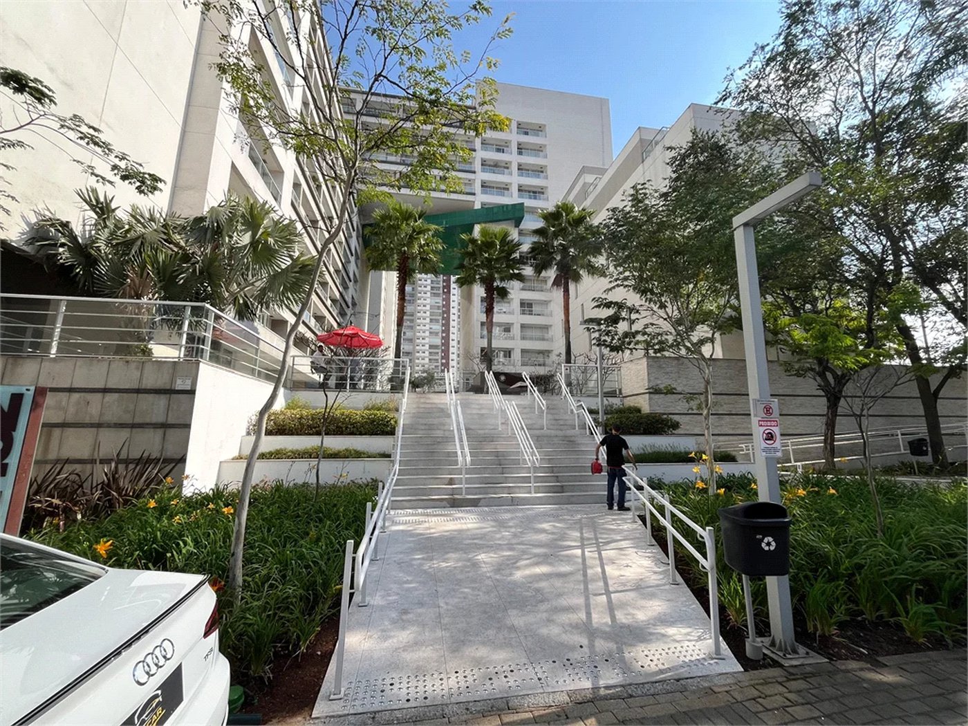 Conjunto comercial com 60m² , 1 banheiro , 2 vagas de garagem , à venda na Vila Leopoldina.