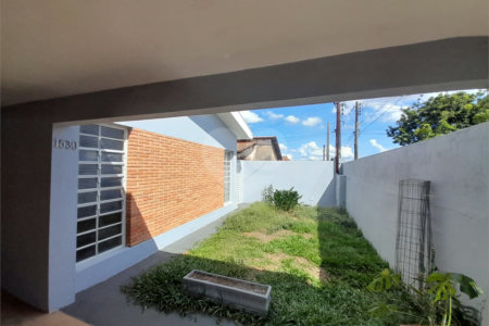 Casa Disponível para Venda ou Locação na Vila Nery – Ideal para Residência ou Comércio